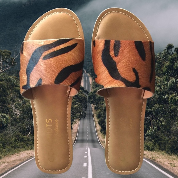 Shoes - NEW. FAUX FUR ANIMAL PRINT SANDALS.